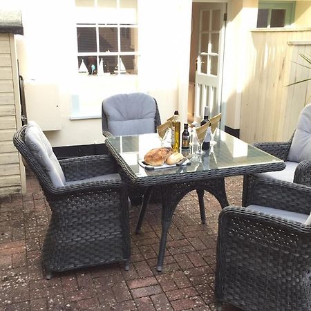 Villa 7 Charles Street Dartmouth Esterno foto