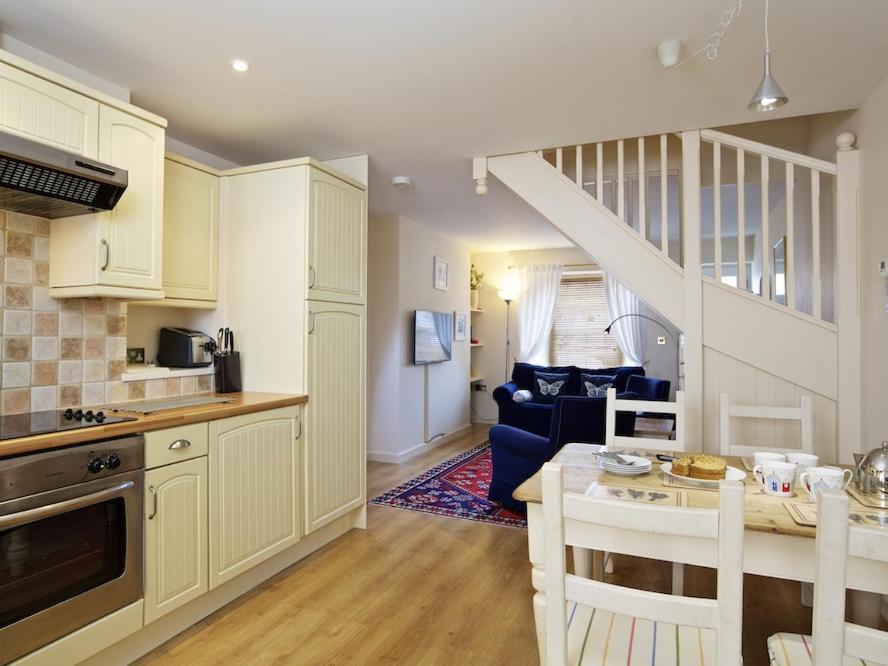 Villa 7 Charles Street Dartmouth Esterno foto